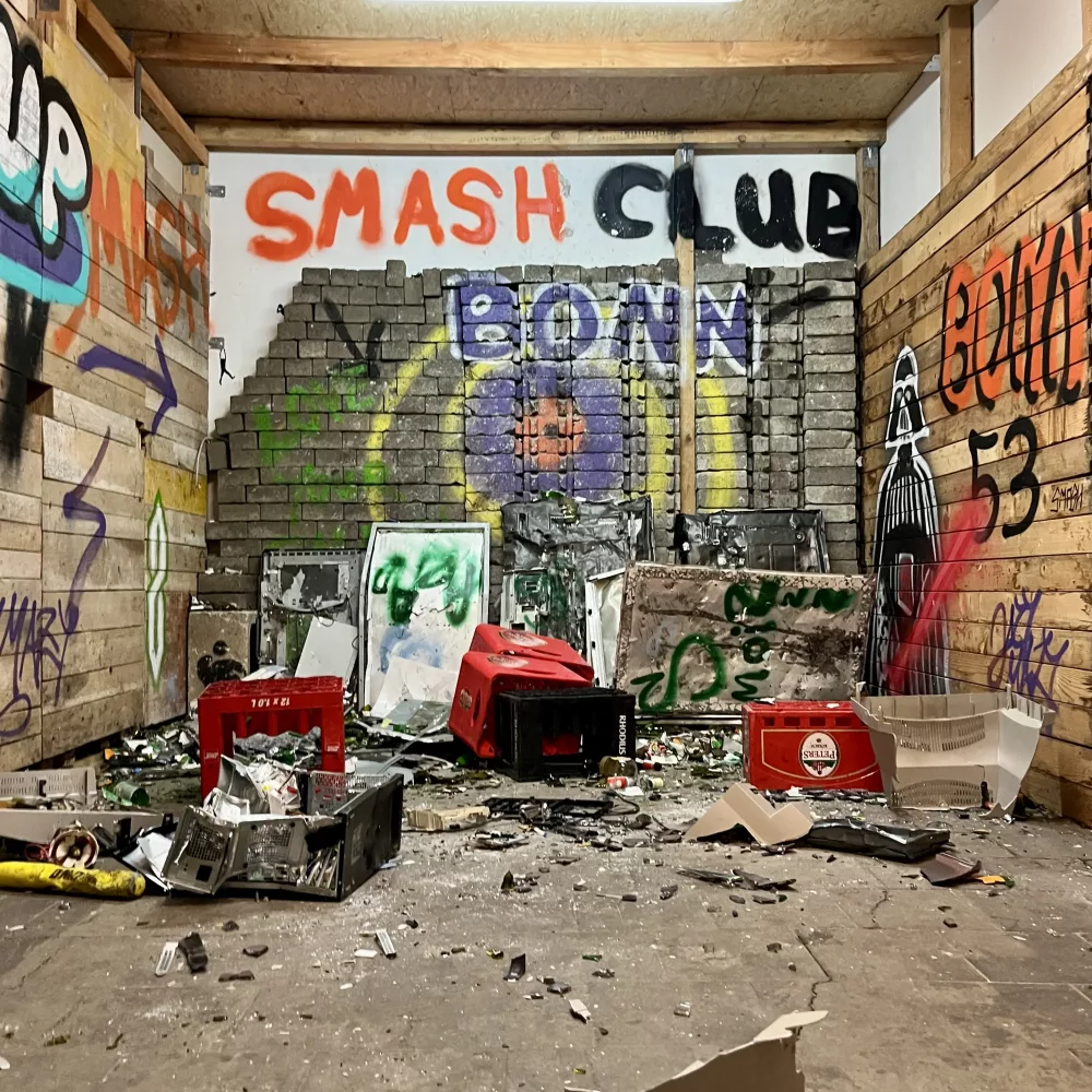 Zerstörte Gegenstände nach einem Termin im Classic-Smash Raum